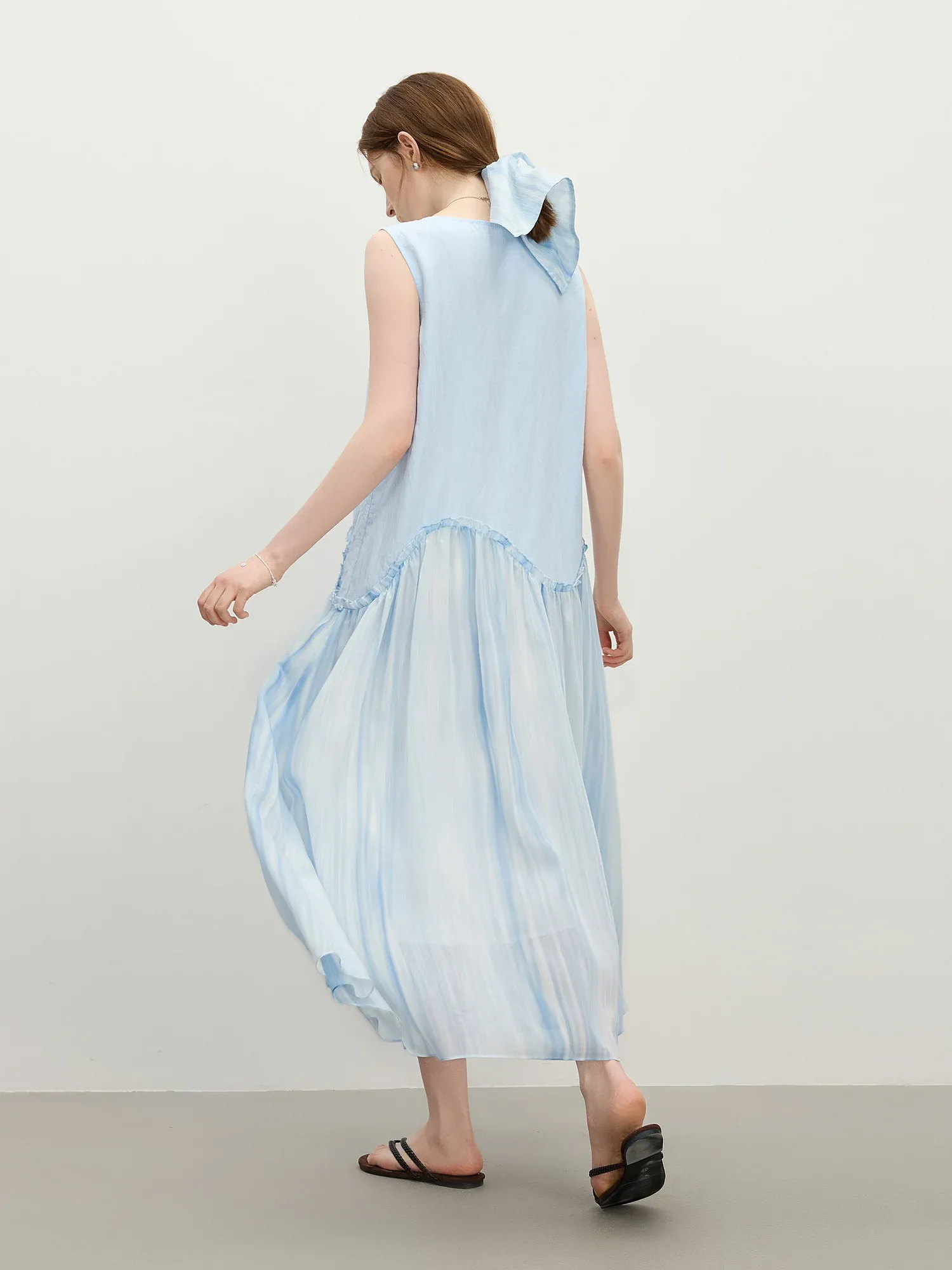 Robe longue bleu sans manches à coupe A pour l’été