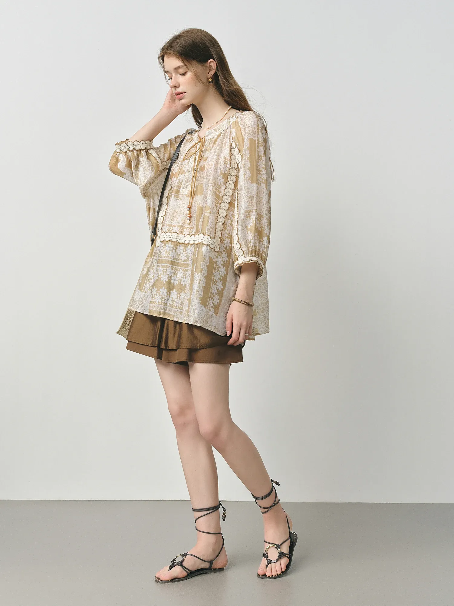 Blouse brodée légère à esprit resort, manches 3/4