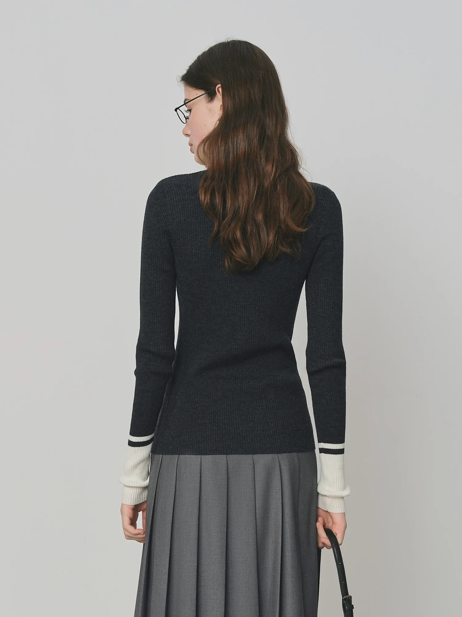 Pull en laine fine à col Henry contrasté