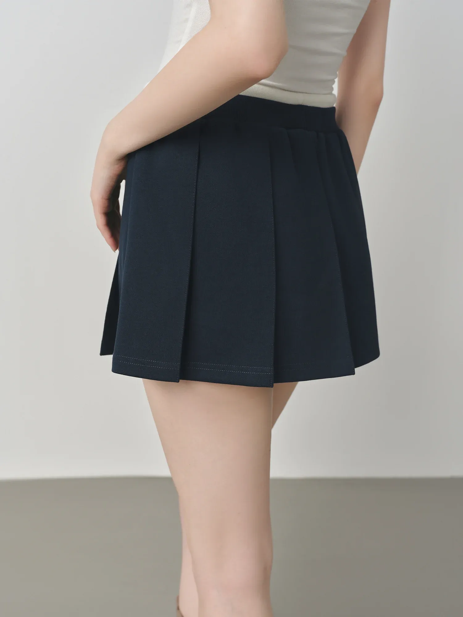 Ensemble preppy femme à col montant et jupe plissée