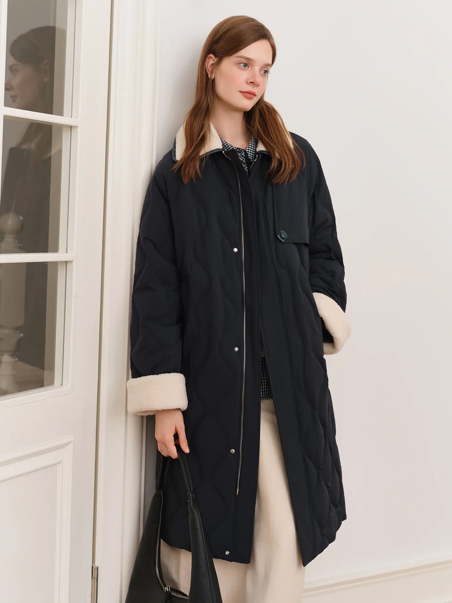 Doudoune mi-longue en duvet blanc à col fourrure