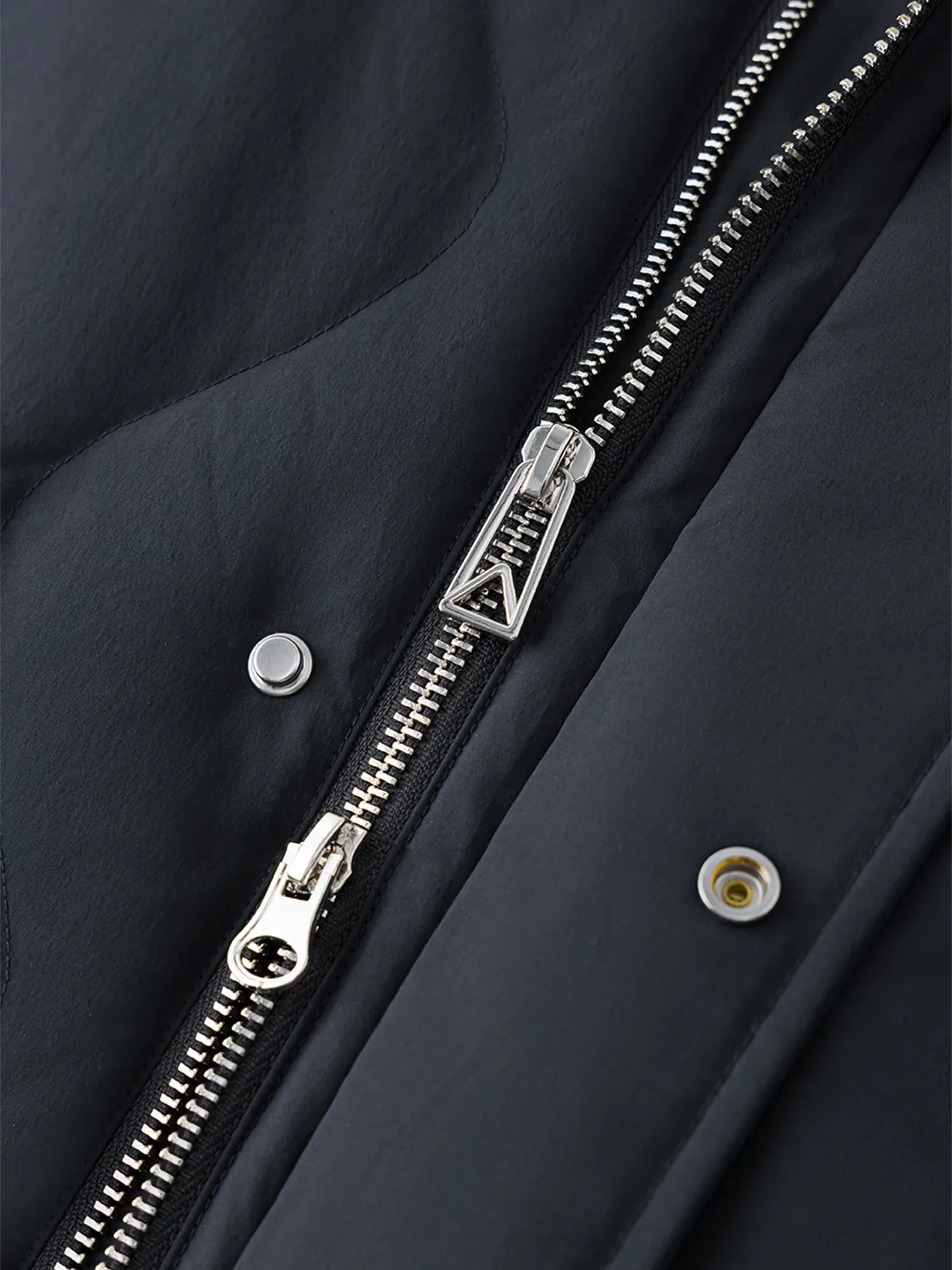 Doudoune mi-longue en duvet blanc à col fourrure