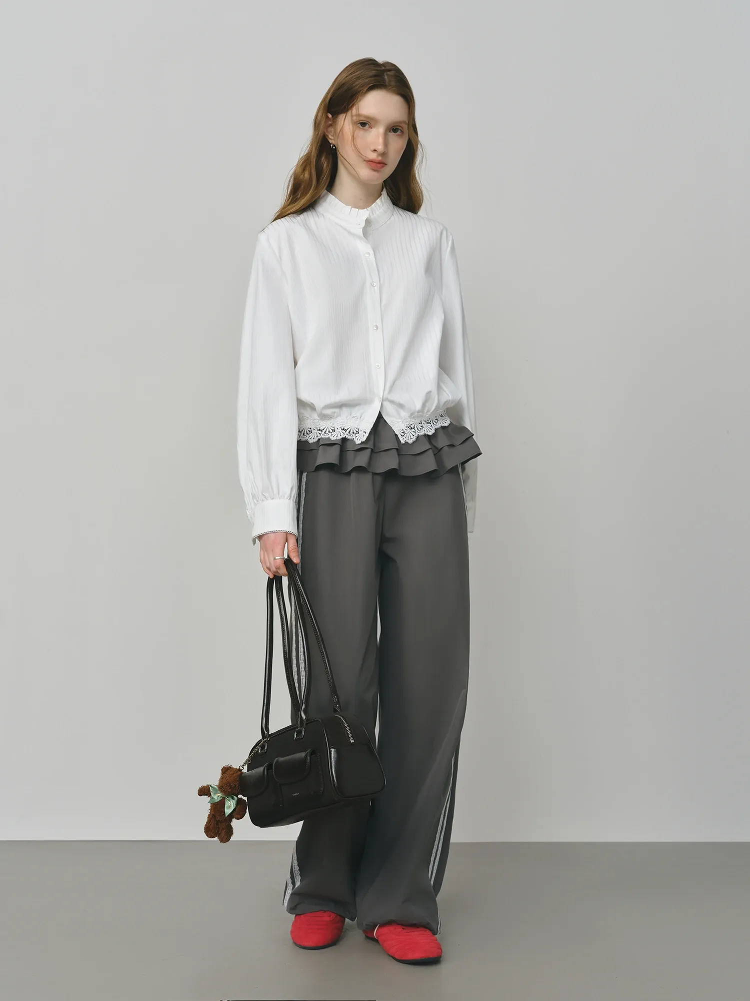 Chemise blanche en dentelle à col montant pour femme