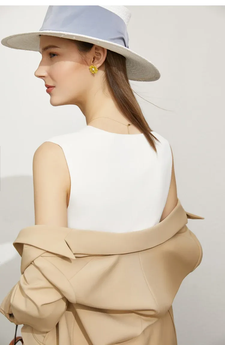 Débardeur AMII col V minimaliste en maille été femme