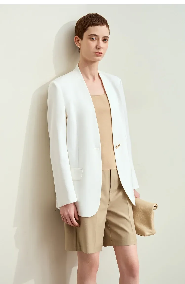 Blazer satiné minimaliste AMII à col V pour femme