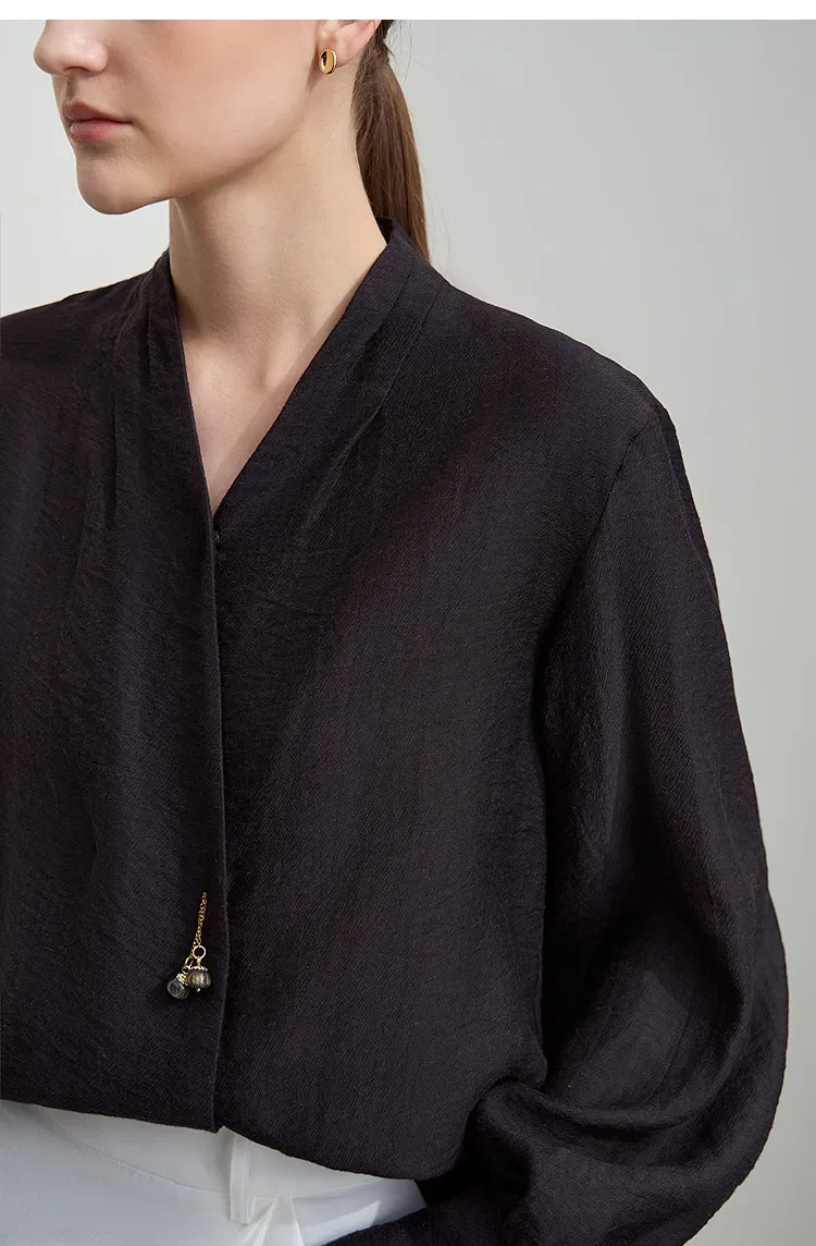 Chemisier fluide AMII en chiffon à col V et manches lanternes