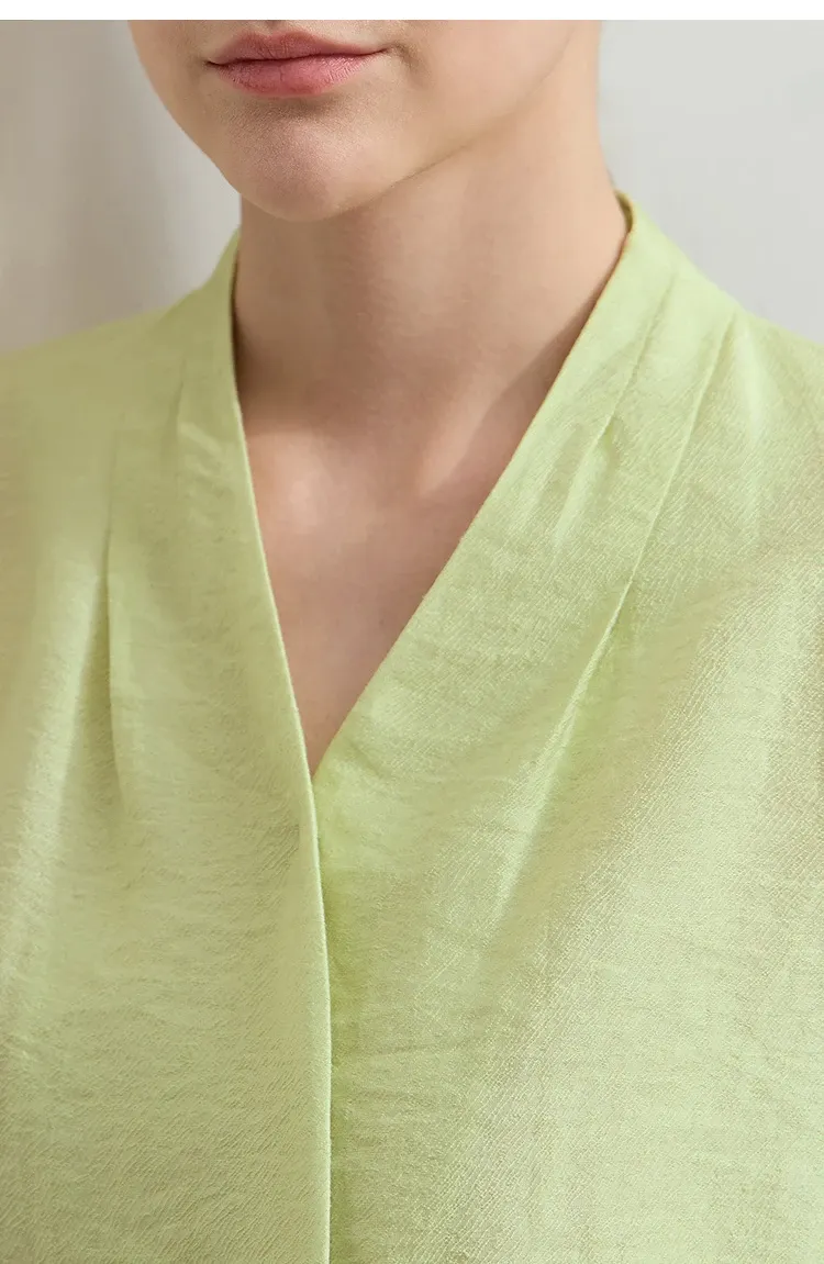 Chemisier fluide AMII en chiffon à col V et manches lanternes