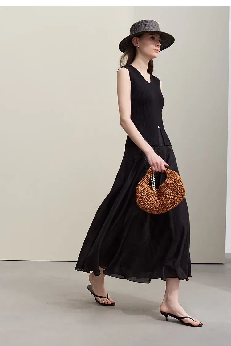 Pull sans manches AMII à col V et fente, maille slim pour femme