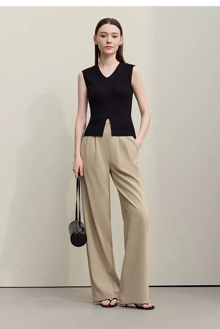 Pull sans manches AMII à col V et fente, maille slim pour femme