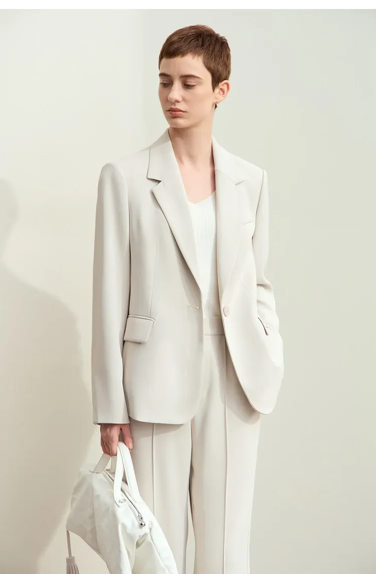 Blazer minimaliste AMII à épaules structurées pour femme