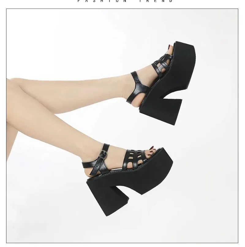 Sandales gothiques à plateforme et bride cheville Gdgydh