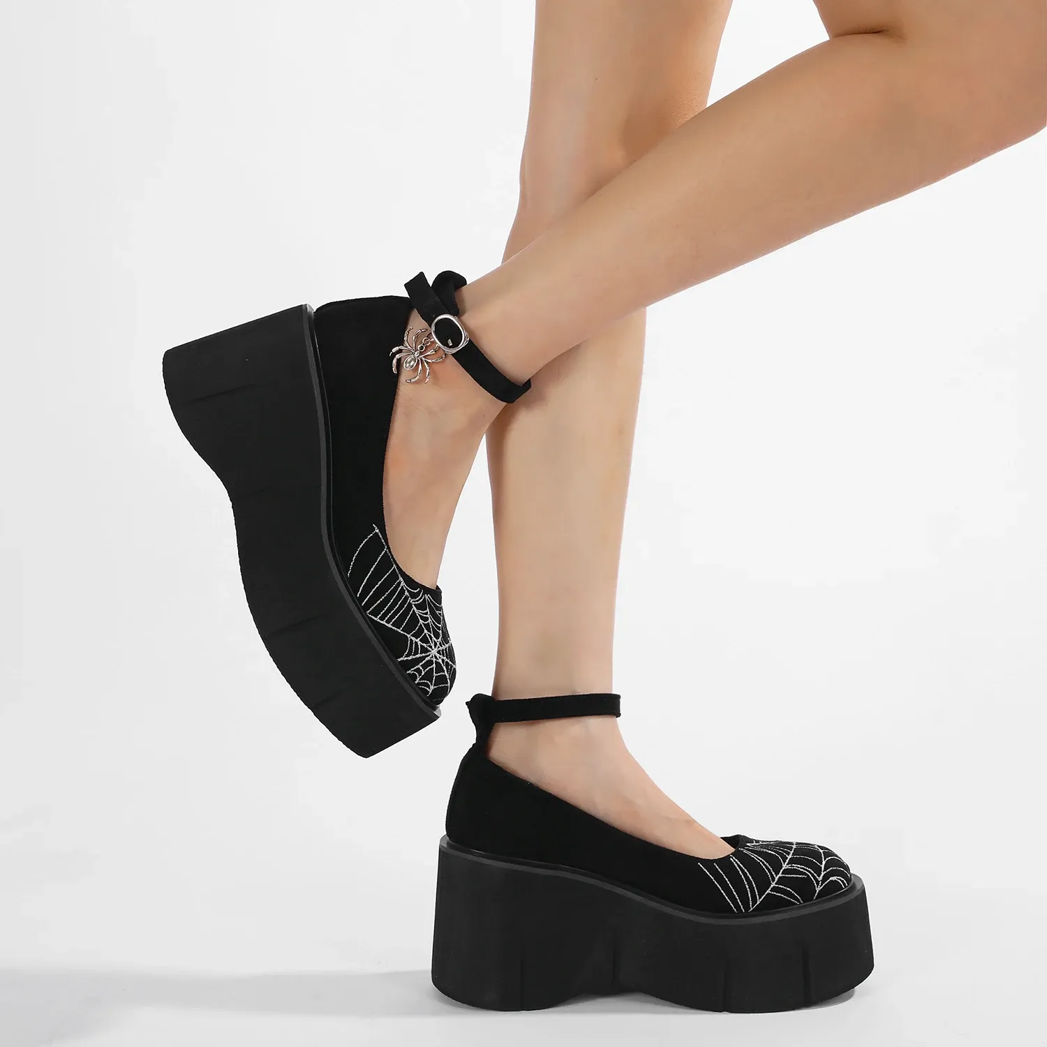 Escarpins Mary Jane gothiques brodés à plateforme Gdgydh