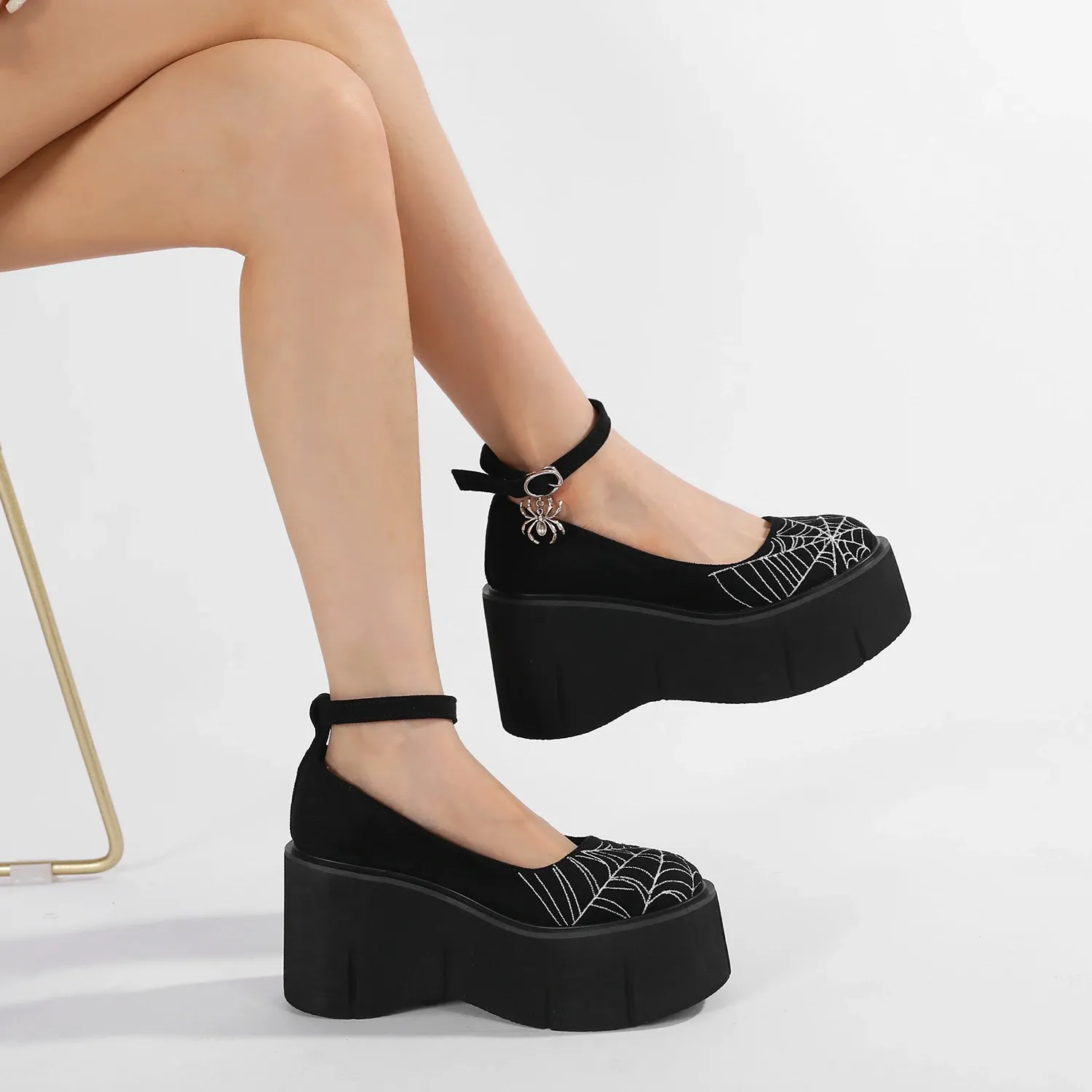 Escarpins Mary Jane gothiques brodés à plateforme Gdgydh