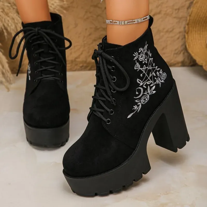 Bottines gothiques à fleurs et plateforme pour femme