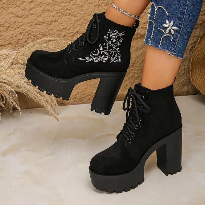 Bottines gothiques à fleurs et plateforme pour femme