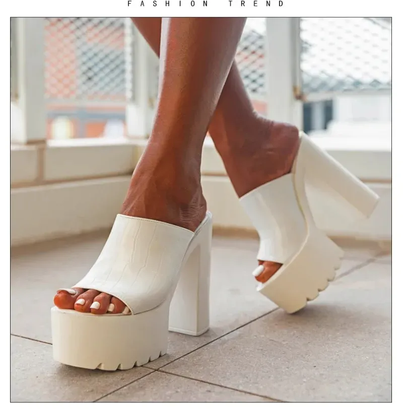 Sandales blanches à plateforme et talon bloc pour cérémonie