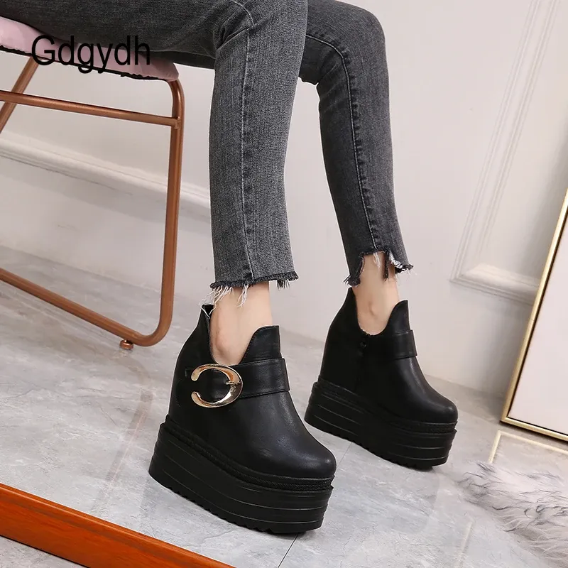 Bottines compensées à boucle et talon rehaussant Gdgydh
