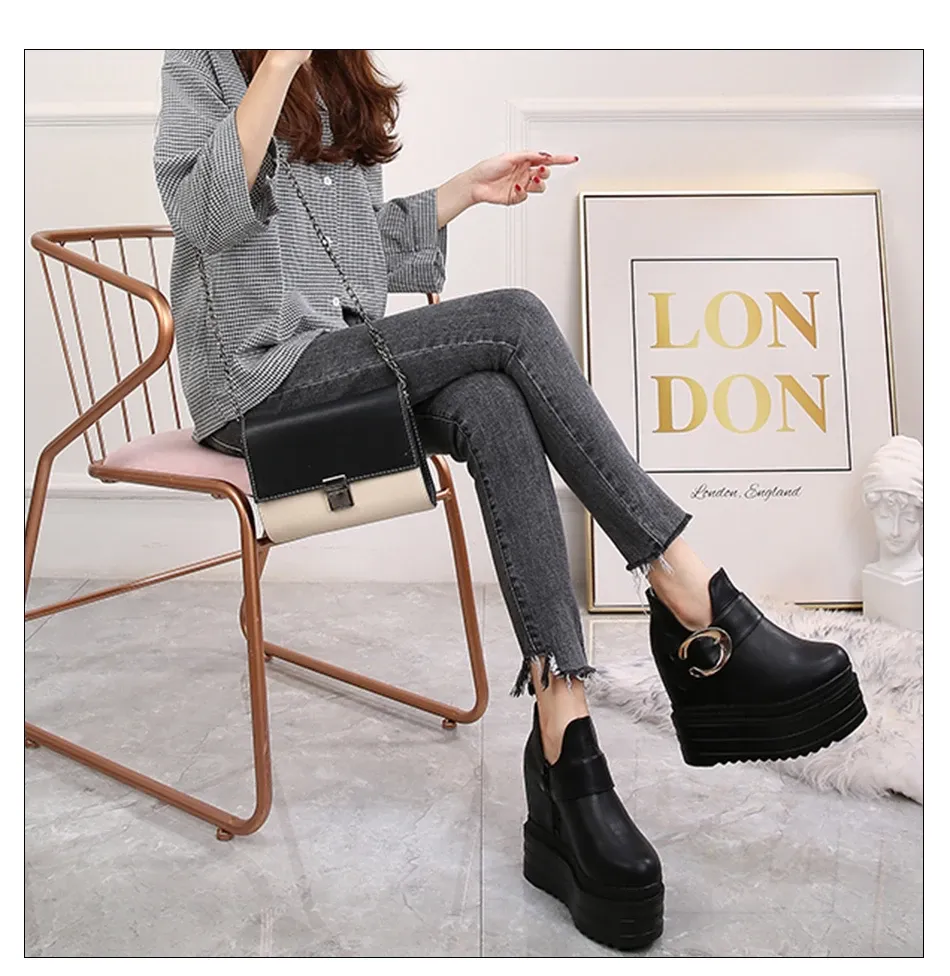 Bottines compensées à boucle et talon rehaussant Gdgydh
