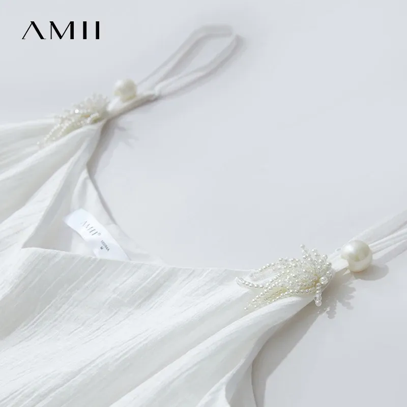 Robe longue AMII texturée à col V et fines bretelles