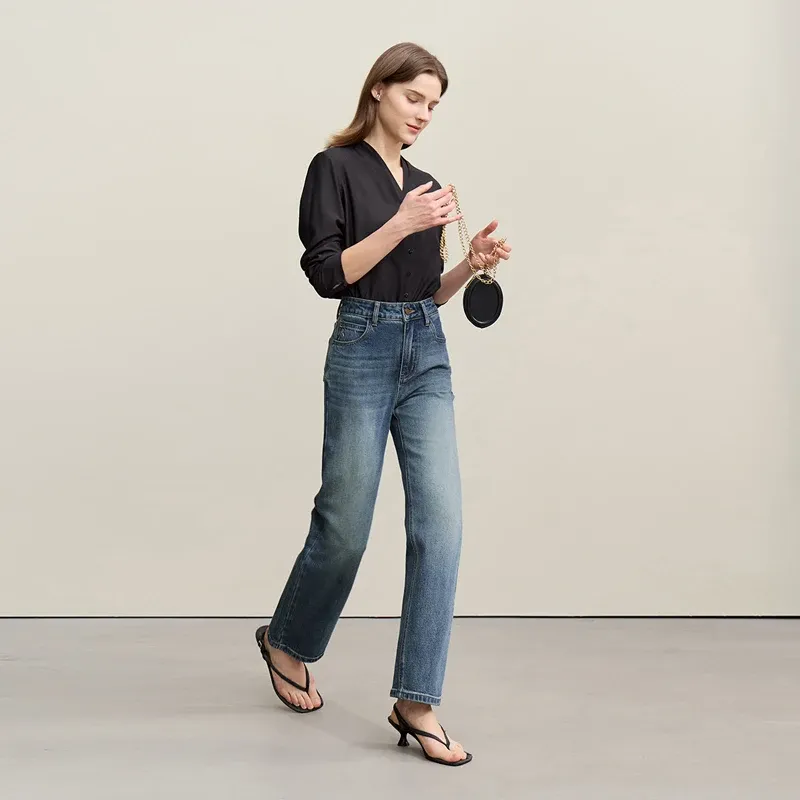 Jean AMII brodé en denim stretch à taille basse