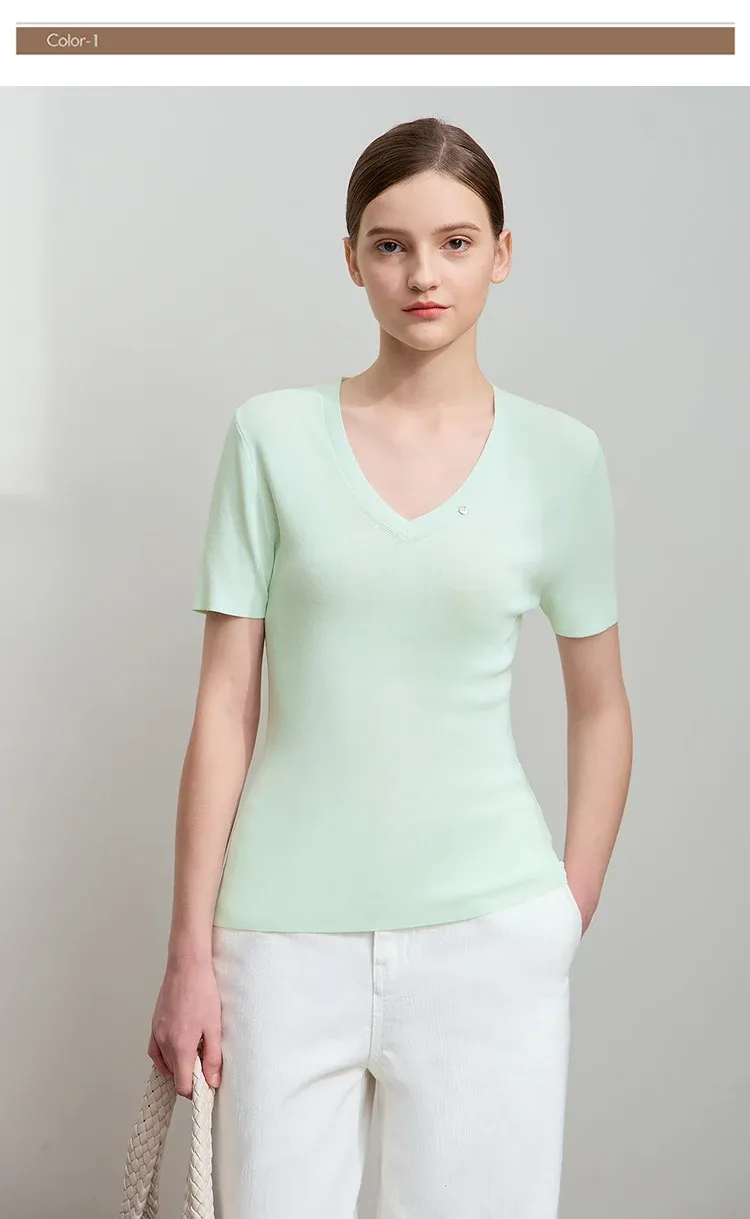 Pull fin AMII à col V et épaules dégagées pour femme