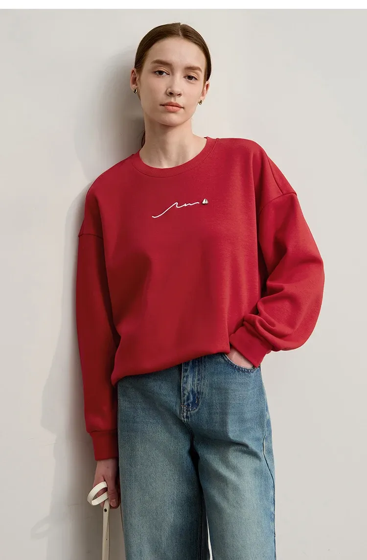 Sweat femme AMII en maille épaisse brodée, coupe ample hiver 2025