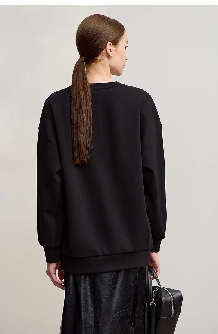 Sweat femme AMII en maille épaisse brodée, coupe ample hiver 2025