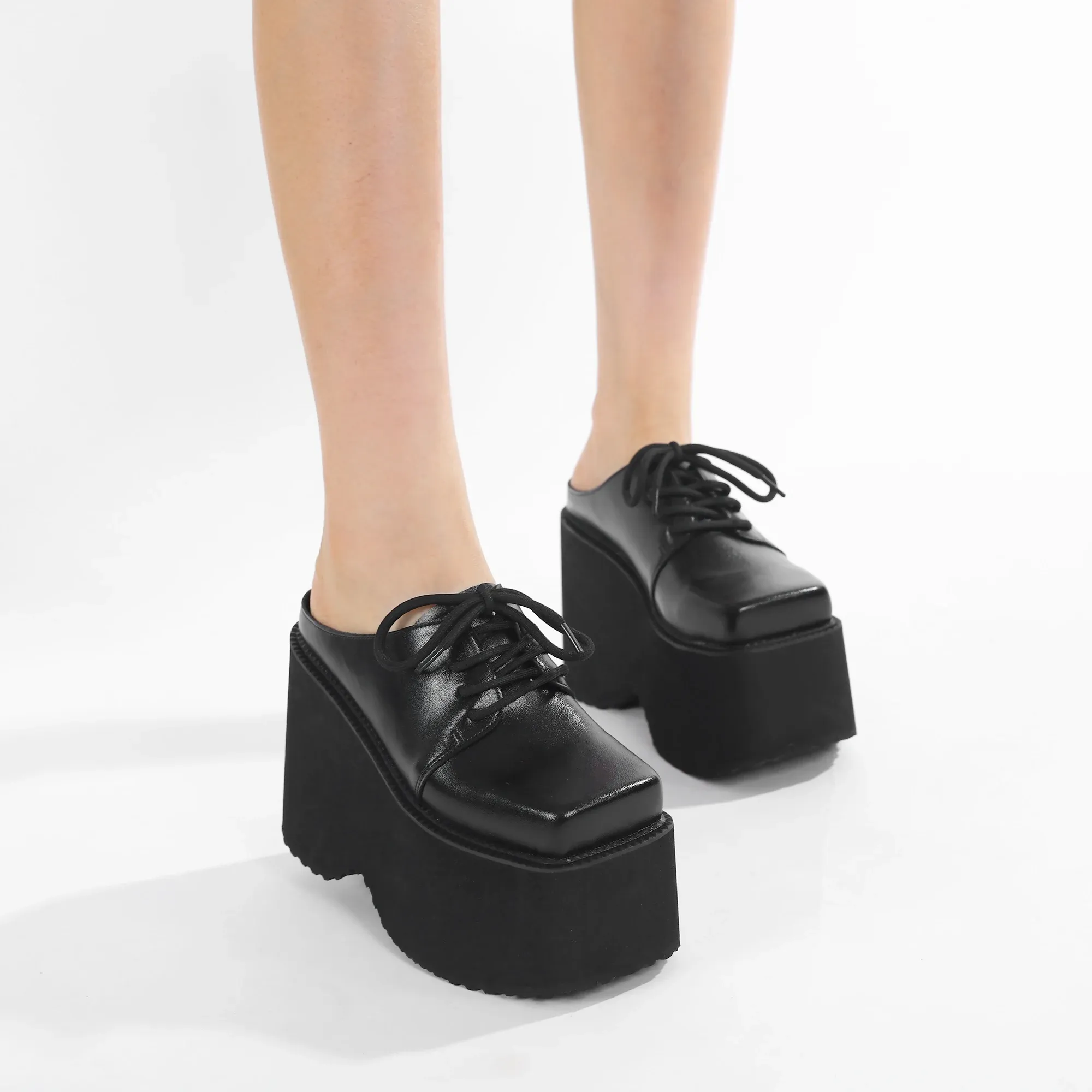 Mules plateforme Oxford à bout carré Gdgydh