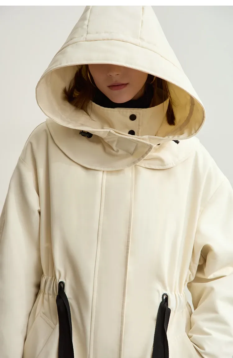 Doudoune longue AMII minimaliste à capuche amovible et taille réglable