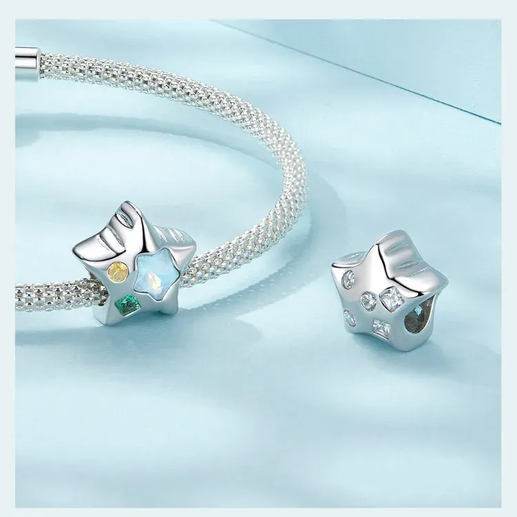 Breloque en argent 925 dragon volant et étoile émaillée WOSTU