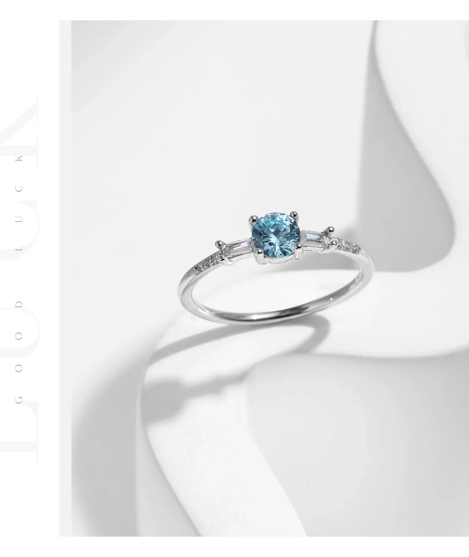 Bague fine ronde en argent 925 et zircon bleu clair MODIAN