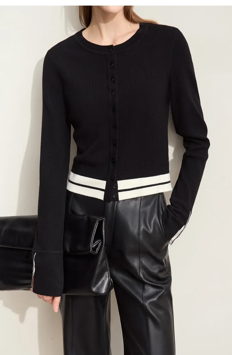 Cardigan court rayé AMII en maille slim pour femme