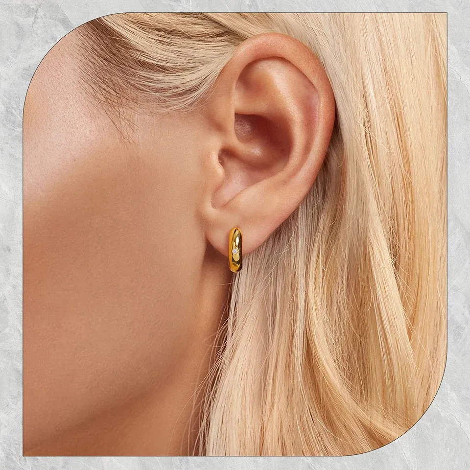 Créoles dorées fines WOSTU avec zircon, plaqué or 14 carats