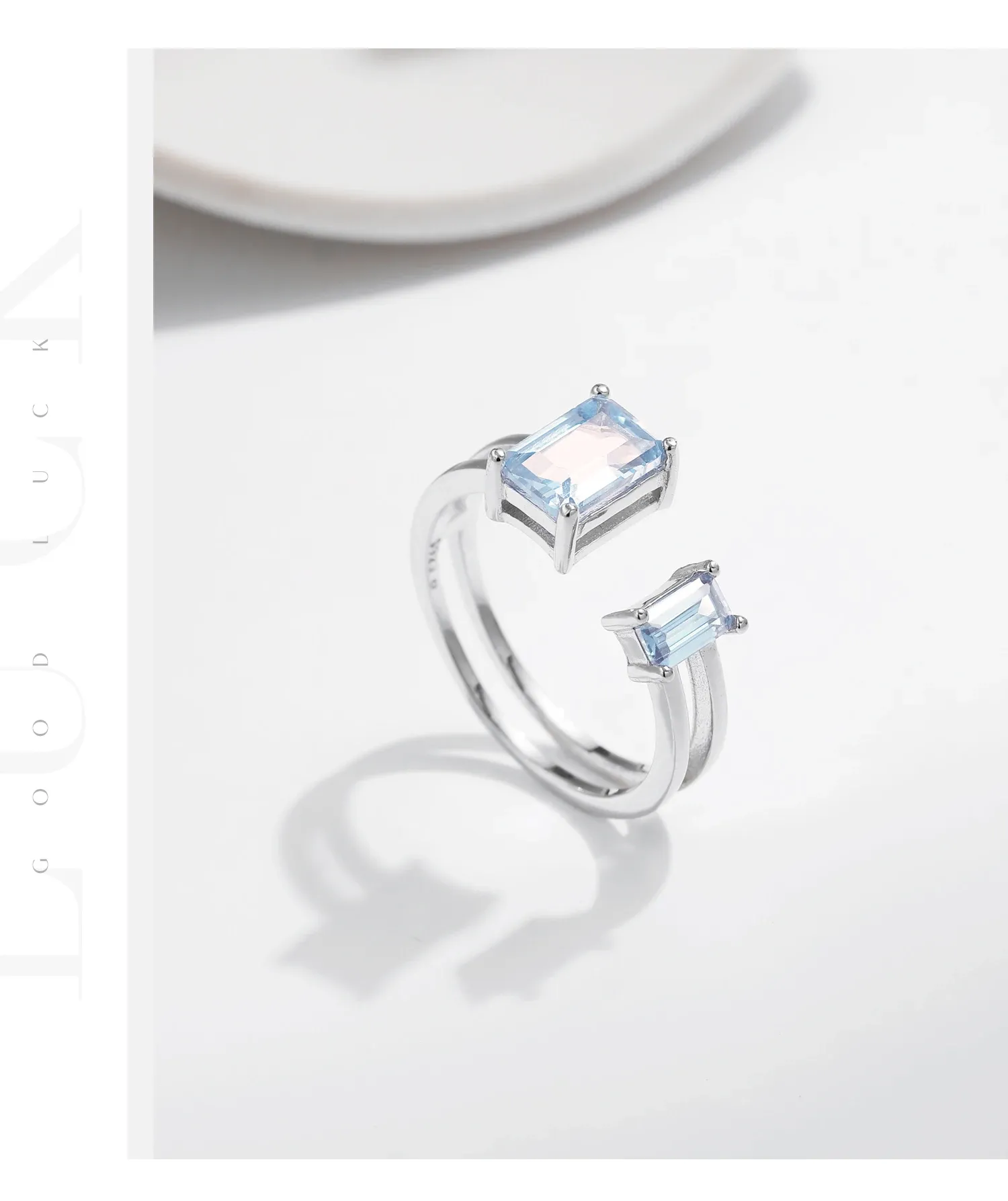 Bague cocktail rectangulaire en argent 925 avec zircon bleu clair MODIAN