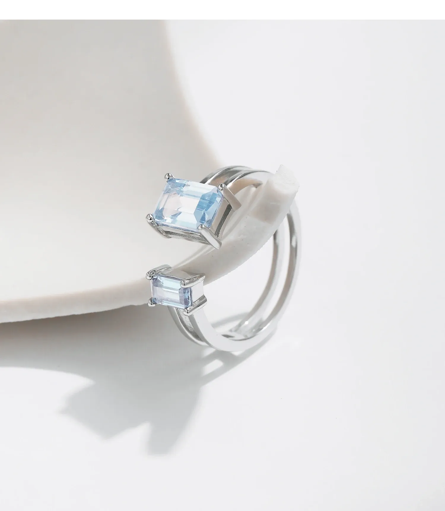 Bague cocktail rectangulaire en argent 925 avec zircon bleu clair MODIAN