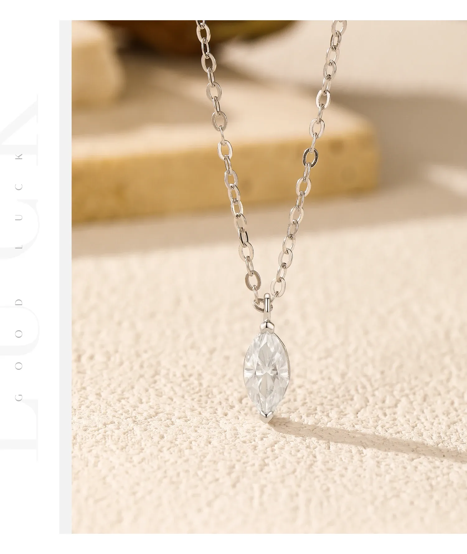 Collier géométrique en moissanite D avec chaîne en argent 925