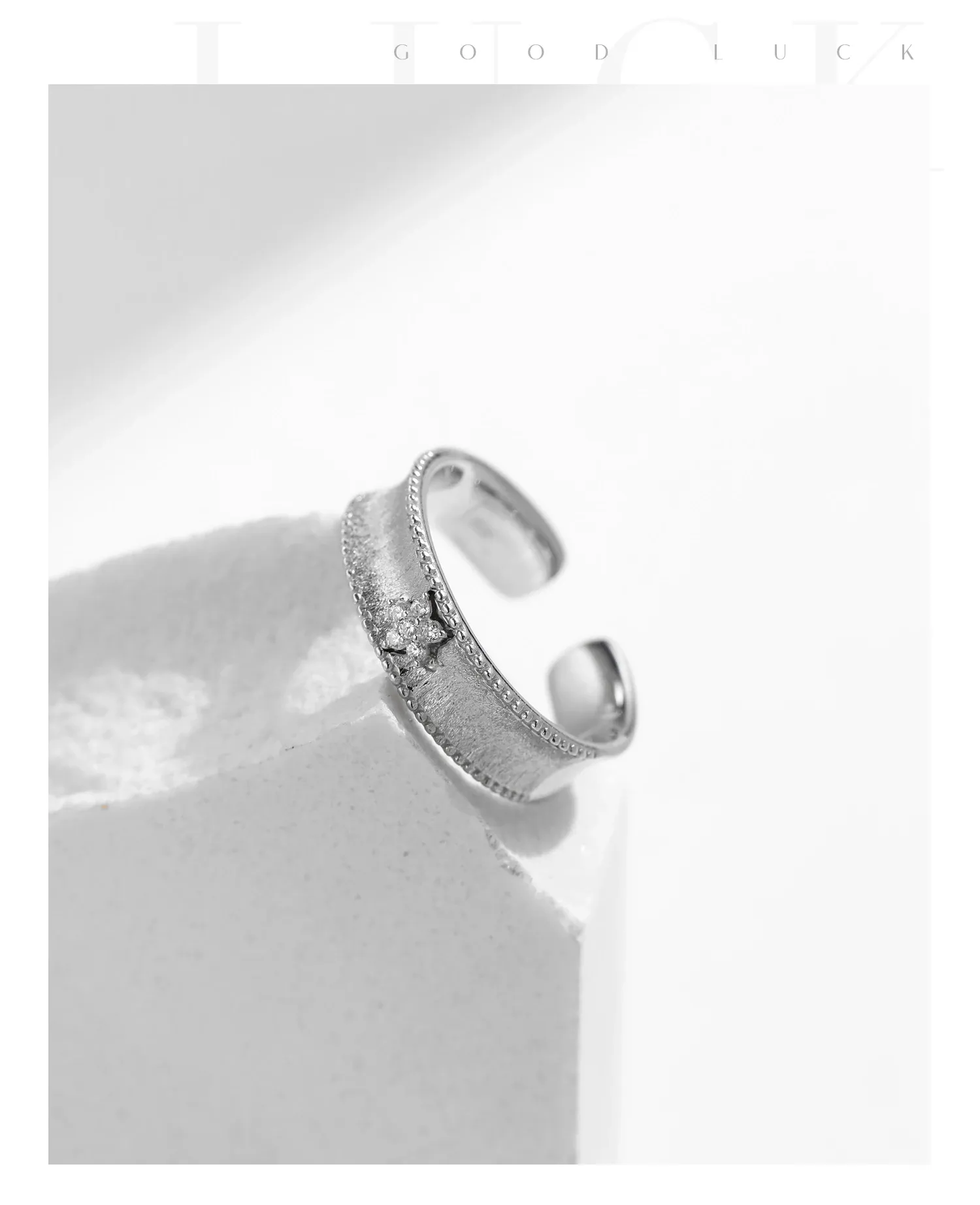 Bague cocktail ajustable en argent 925 avec zircon et motif floral