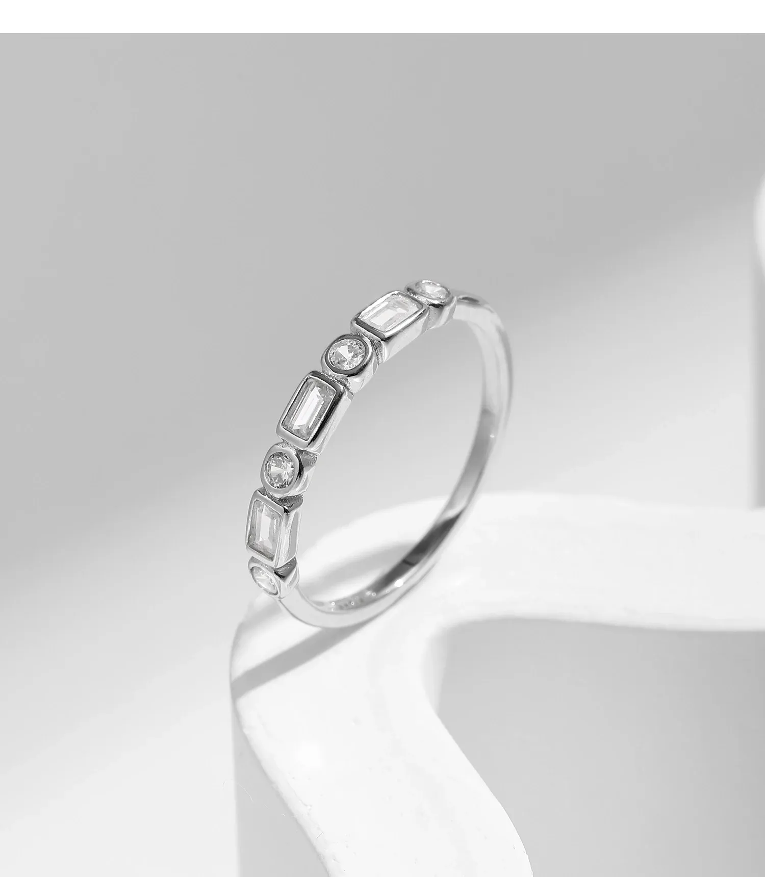 Bague fine géométrique en argent 925 avec zircon MODIAN