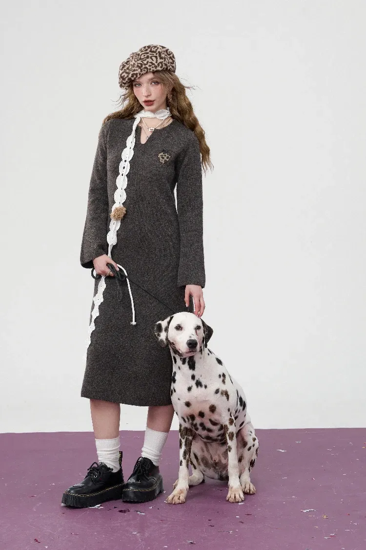 Robe pull longue ELFSACK en maille à col V et appliques