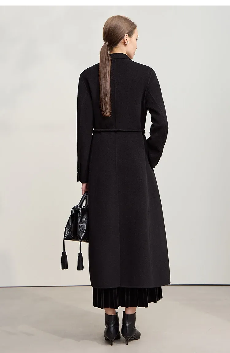 Manteau long en laine AMII à ceinture, esprit bureau hiver 2025