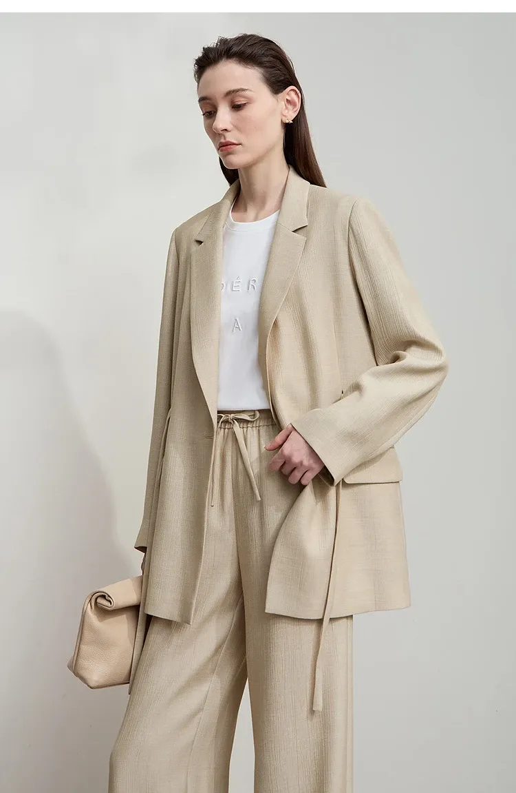 Blazer AMII à col cranté et ceinture, coupe ample