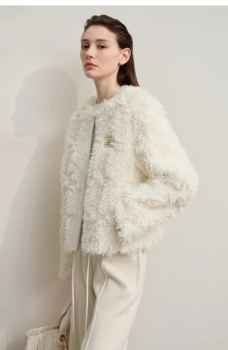 Manteau court en fausse fourrure AMII à col rond et zip