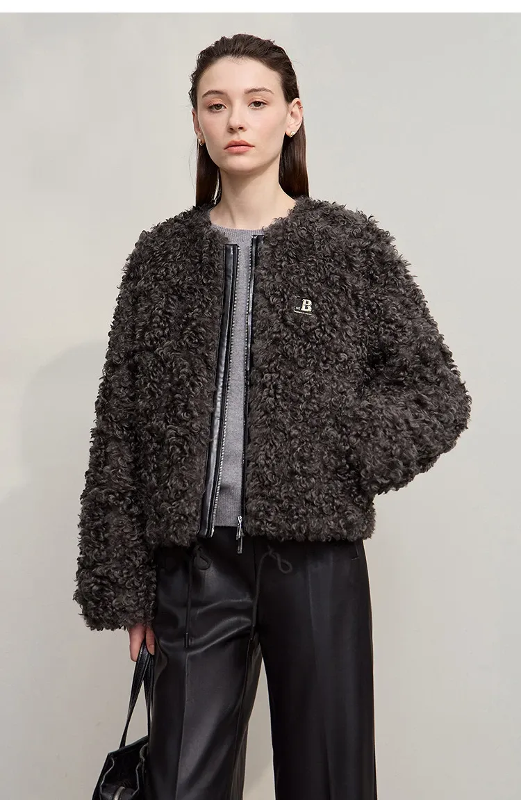 Manteau court en fausse fourrure AMII à col rond et zip