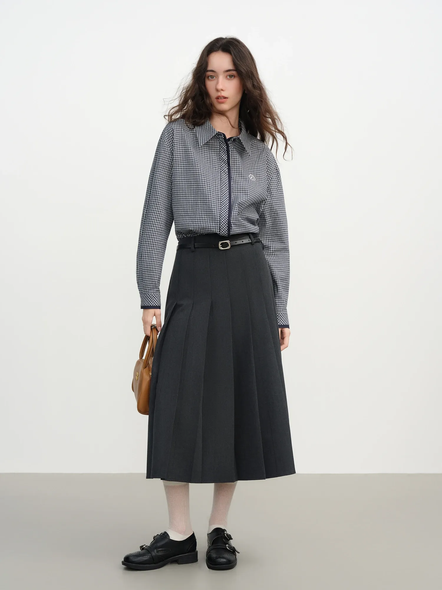 Chemise à carreaux preppy ajustée pour femme