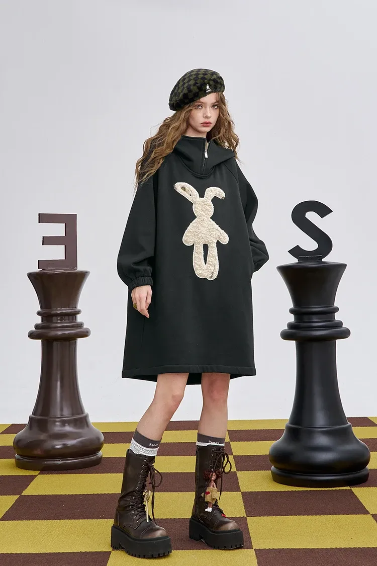 Robe midi graphique hiver ELFSACK à capuche et poches