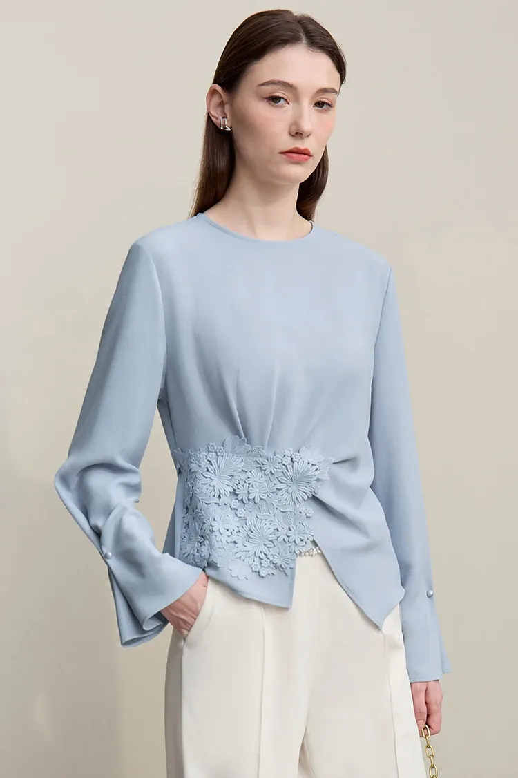Blouse AMII en mousseline à col rond et dentelle, coupe ample