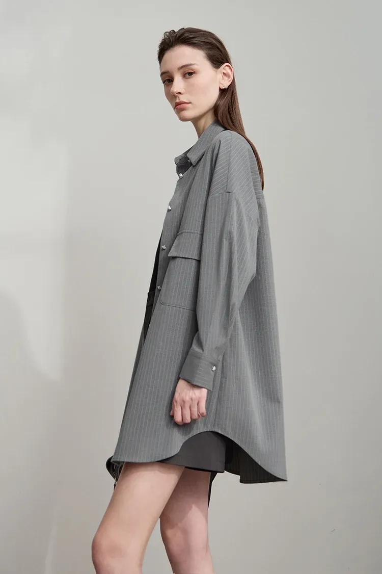 Chemise longue AMII minimaliste à rayures fines pour bureau