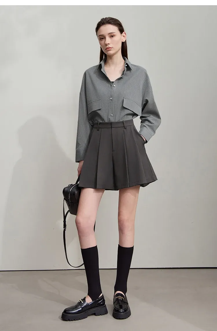 Chemise longue AMII minimaliste à rayures fines pour bureau