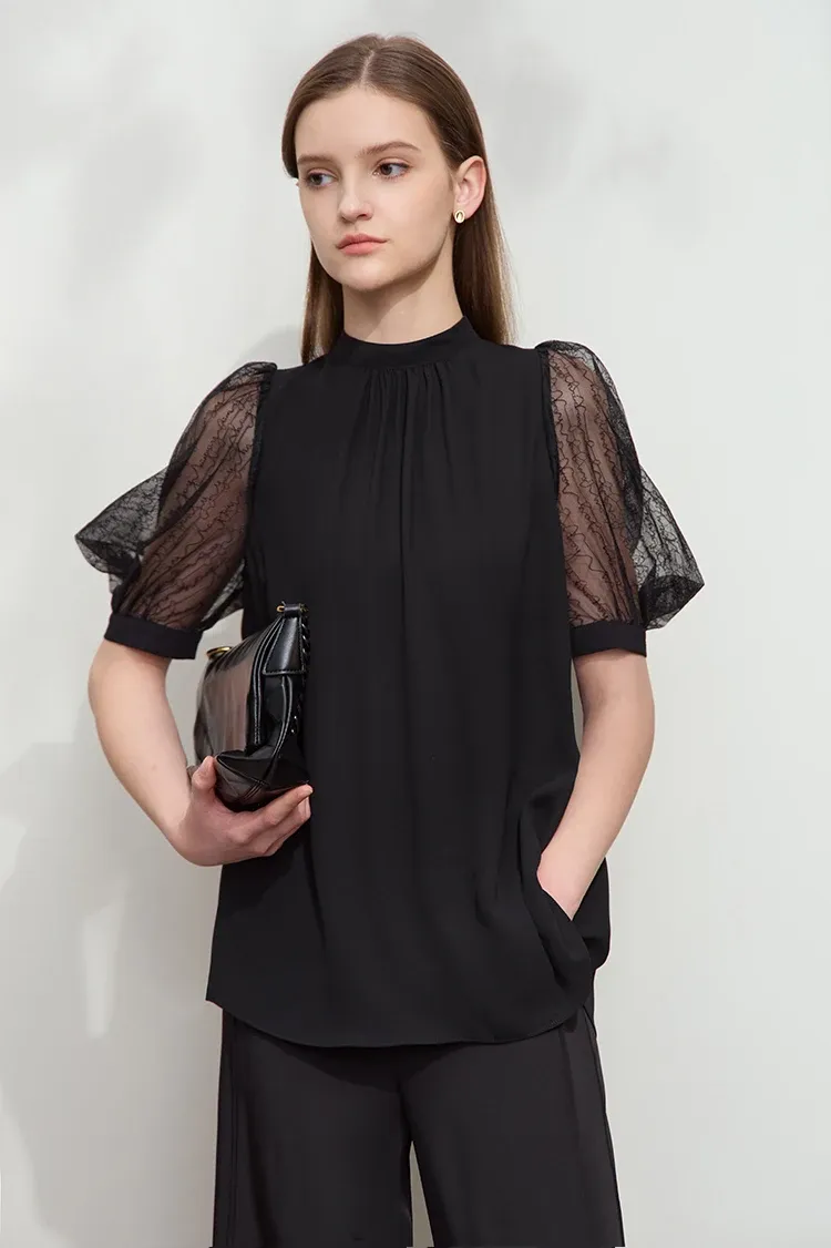 Blouse AMII fluide à col V noué, esprit bureau été 2025