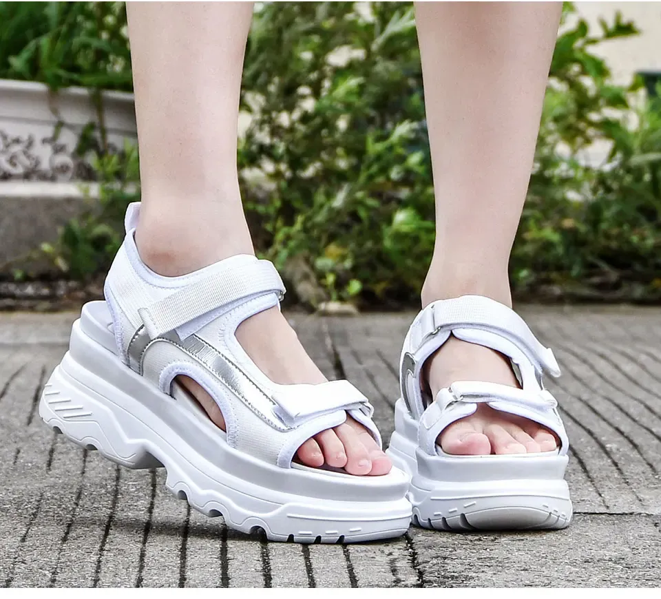 Sandales compensées BONA à bride arrière pour femme